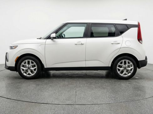 Used 2025 Kia Soul LX w/ LX Technology Package FWD image 5