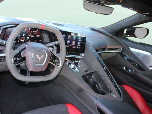 Used 2022 Chevrolet Corvette Stingray w/ Z51 Performance Package image 18