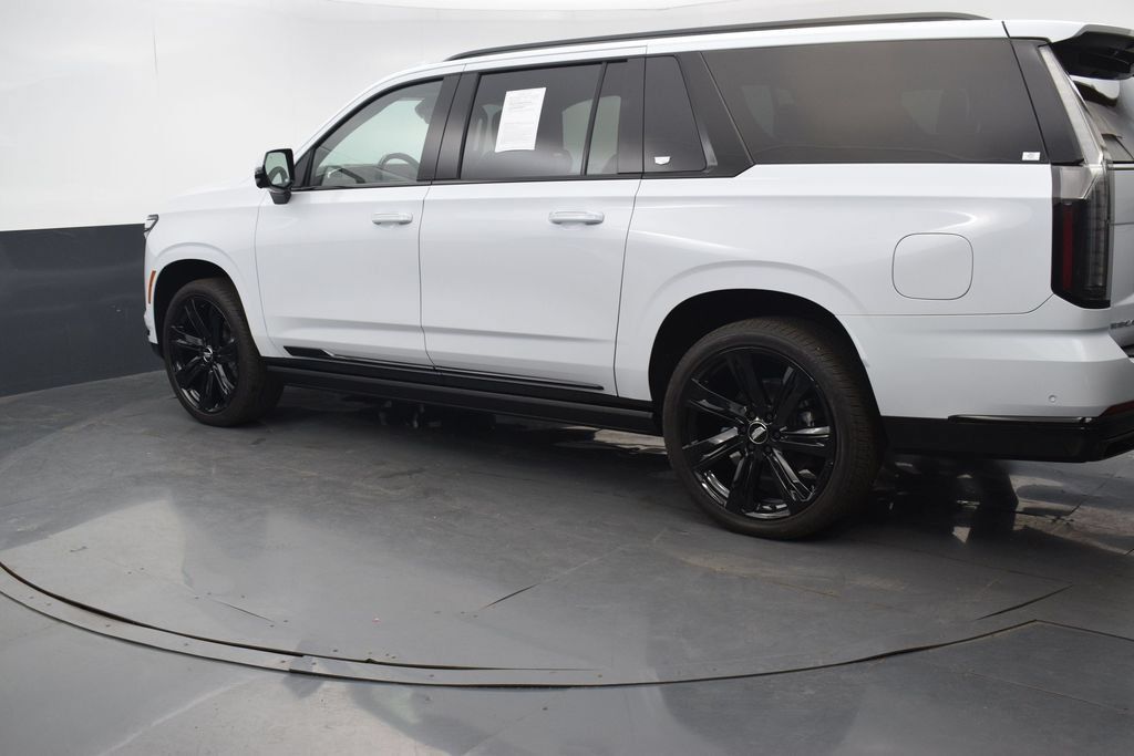 Certified 2026 Cadillac Escalade ESV Sport w/ Touring Package AWD/4WD image 4