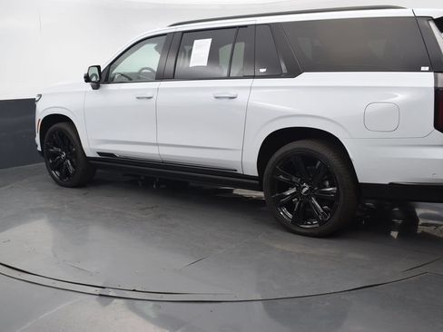 Certified 2026 Cadillac Escalade ESV Sport w/ Touring Package AWD/4WD image 4