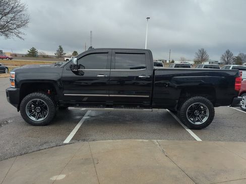 Used 2018 Chevrolet Silverado 2500 High Country w/ Duramax Plus Package image 9
