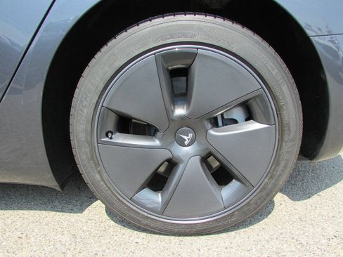 Used 2023 Tesla Model 3 Standard Range RWD image 13