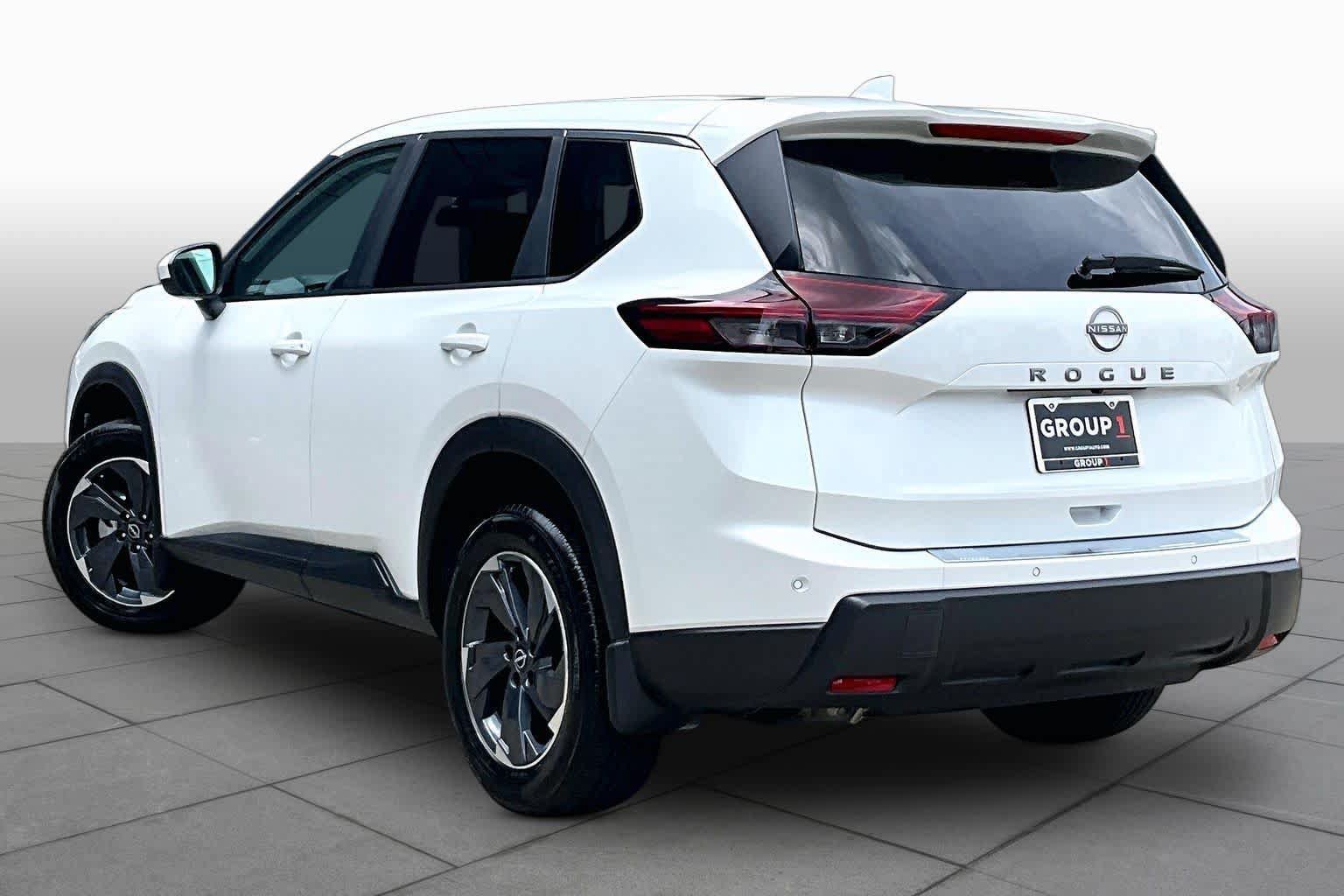 Certified 2026 Nissan Rogue SV FWD image 12