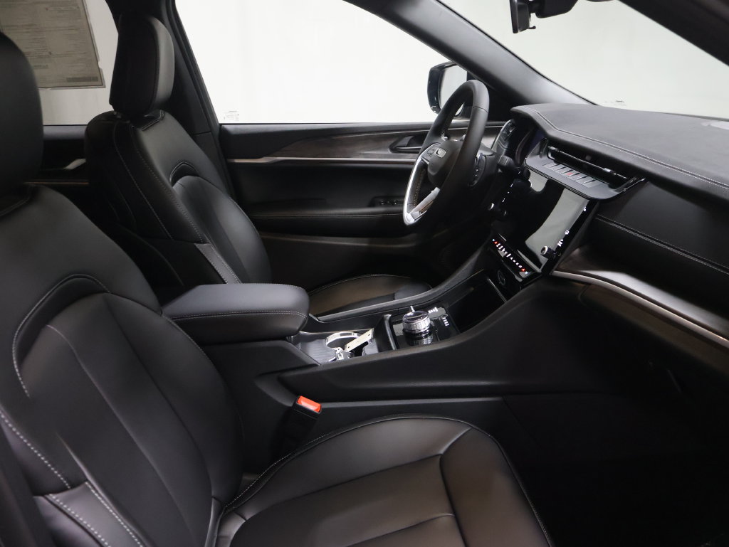 New 2027 Jeep Grand Cherokee Limited AWD/4WD image 17