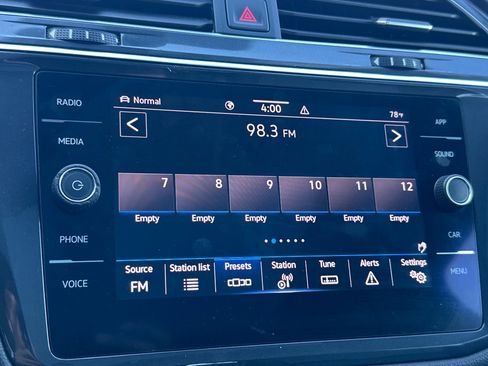 Used 2021 Volkswagen Tiguan SE w/ Panoramic Sunroof Package image 18