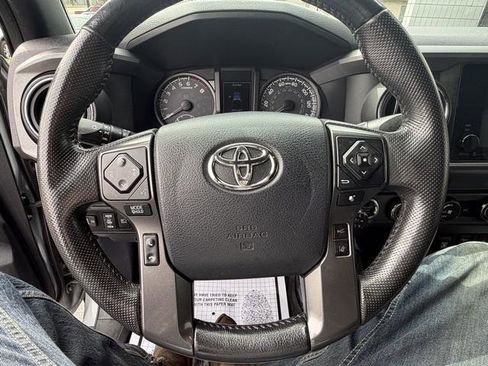 Used 2019 Toyota Tacoma TRD Off-Road image 15