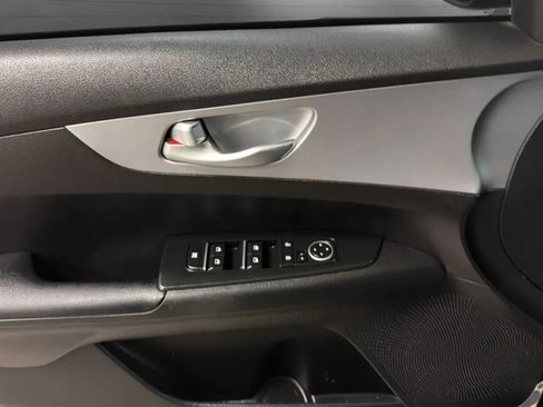 Used 2023 Kia Forte LXS FWD image 17