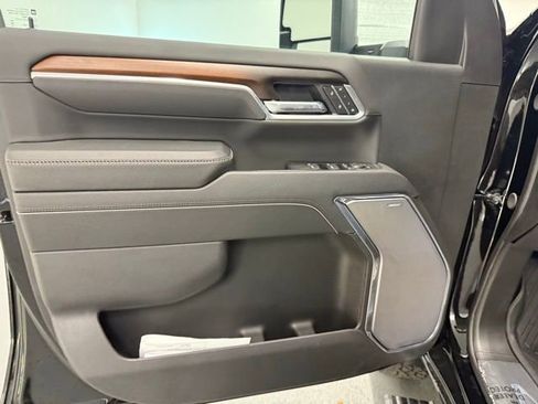 New 2025 GMC Sierra 2500 Denali w/ Denali Reserve Package image 13