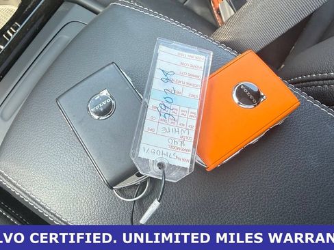 Certified 2025 Volvo XC40 B5 Plus AWD/4WD image 27