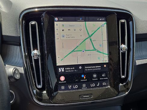 Certified 2025 Volvo XC40 B5 Core AWD/4WD image 27