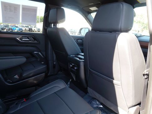 Used 2025 GMC Yukon Denali AWD/4WD image 31