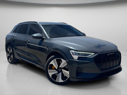 Used 2022 Audi e-tron Premium Plus w/ Premium Plus Package AWD/4WD image 2