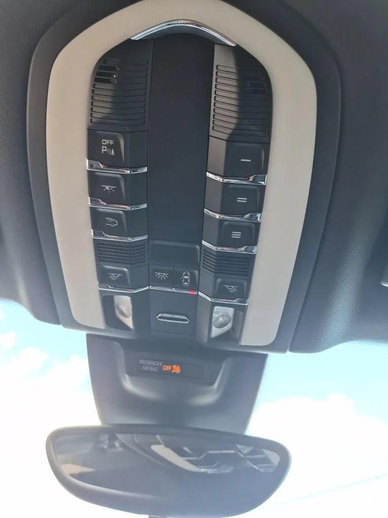 Used 2018 Porsche Macan Sport Edition AWD/4WD image 6