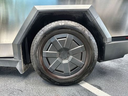 Used 2025 Tesla Cybertruck AWD Crew Cab image 27