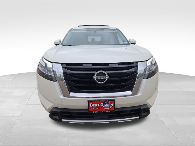 Certified 2023 Nissan Pathfinder Platinum FWD image 2
