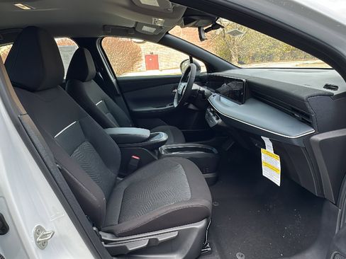 New 2026 Nissan Leaf w/ Illuminated Package image 9