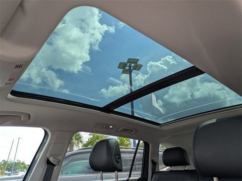 Certified 2024 Volkswagen Tiguan SE image 48