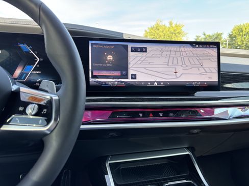 Certified 2025 BMW 750e xDrive w/ Executive Package AWD/4WD image 30