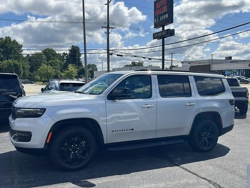 Used 2023 Jeep Wagoneer Series II w/ Convenience Group I AWD/4WD image 1