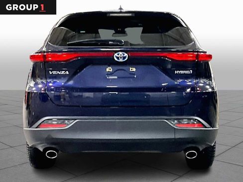 Certified 2021 Toyota Venza LE image 4