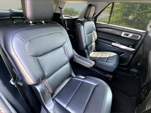 Used 2024 Ford Explorer XLT w/ Equipment Group 202A AWD/4WD image 26