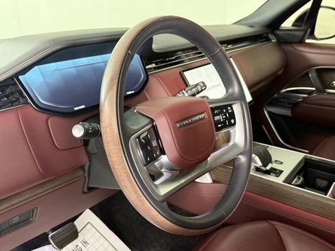 Used 2025 Land Rover Range Rover Long Wheelbase Autobiography image 15