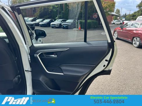 Used 2024 Toyota RAV4 SE AWD/4WD image 32