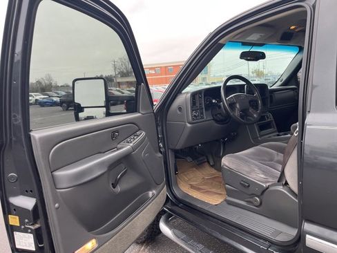 Used 2005 GMC Sierra 1500 SLE w/ Off-Road Package image 5