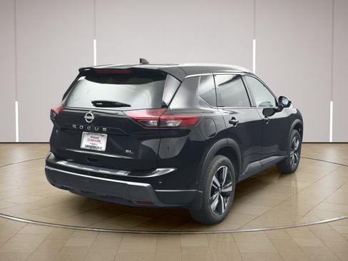 Certified 2025 Nissan Rogue SL w/ SL Premium Package FWD image 7