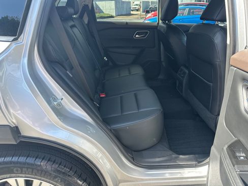 Used 2021 Nissan Rogue SV w/ Premium Package image 15