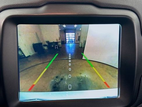 Used 2021 Jeep Renegade Latitude w/ Luxury Group I image 14