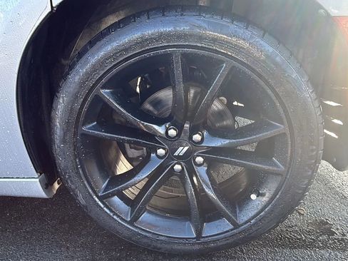 Used 2017 Dodge Charger SE w/ Blacktop Package image 6