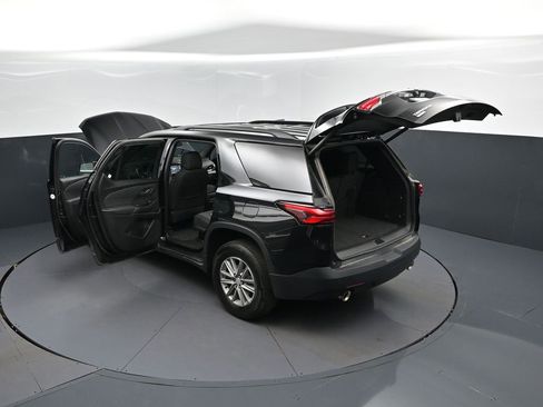 Used 2024 Chevrolet Traverse LT FWD image 2