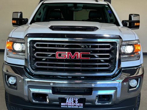 Used 2018 GMC Sierra 2500 SLT w/ Duramax Plus Package AWD/4WD image 5