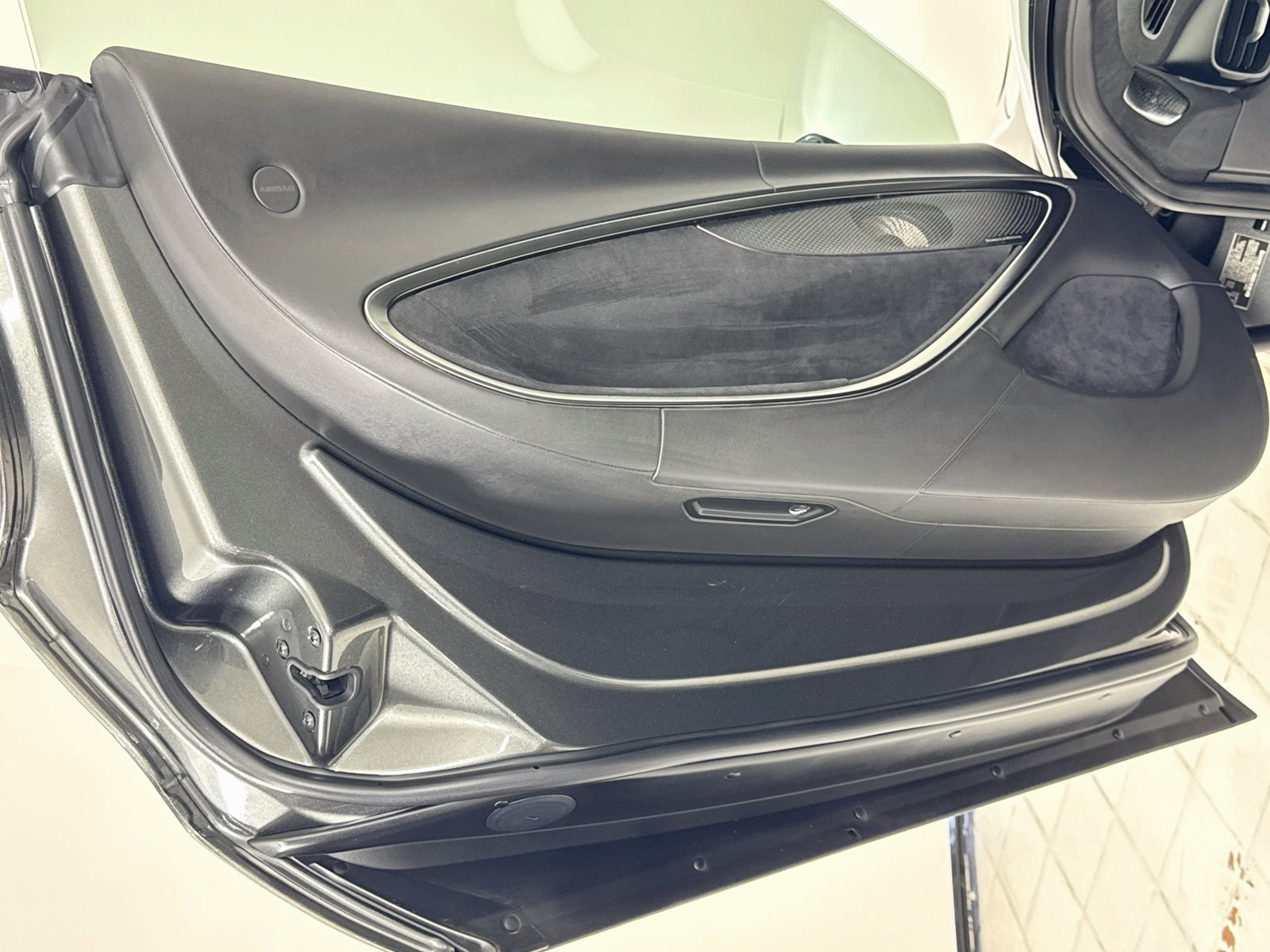 Used 2023 McLaren Artura RWD image 16