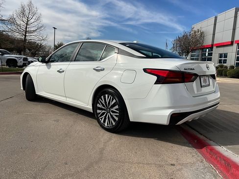 Used 2025 Nissan Altima 2.5 SV image 8