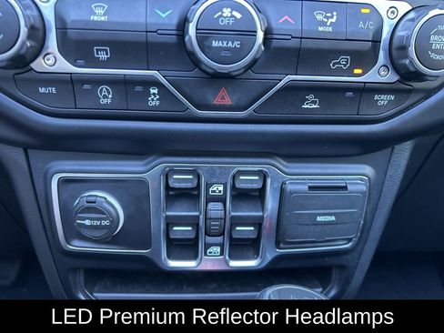 Used 2022 Jeep Wrangler Unlimited Sport image 27