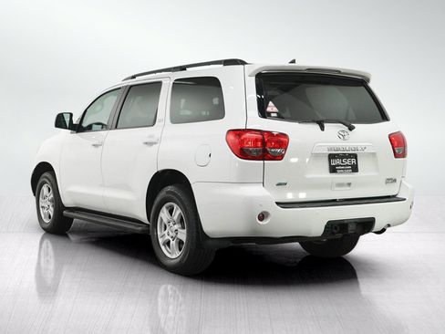 Used 2017 Toyota Sequoia SR5 w/ Premium Package AWD/4WD image 4