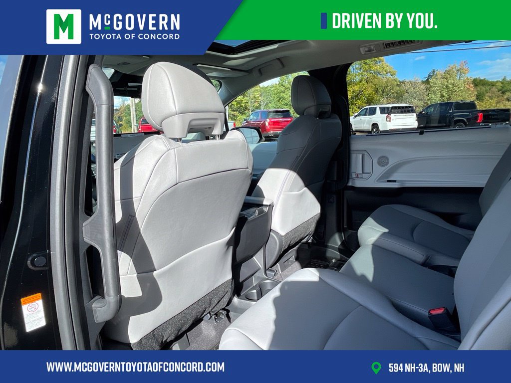 Used 2026 Toyota Sienna XLE FWD image 18
