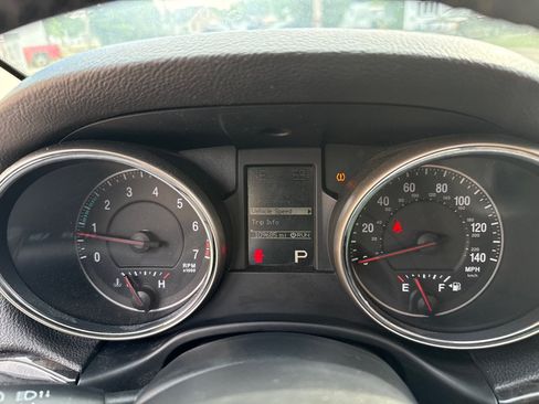 Used 2012 Jeep Grand Cherokee Laredo w/ Laredo E Group AWD/4WD image 15
