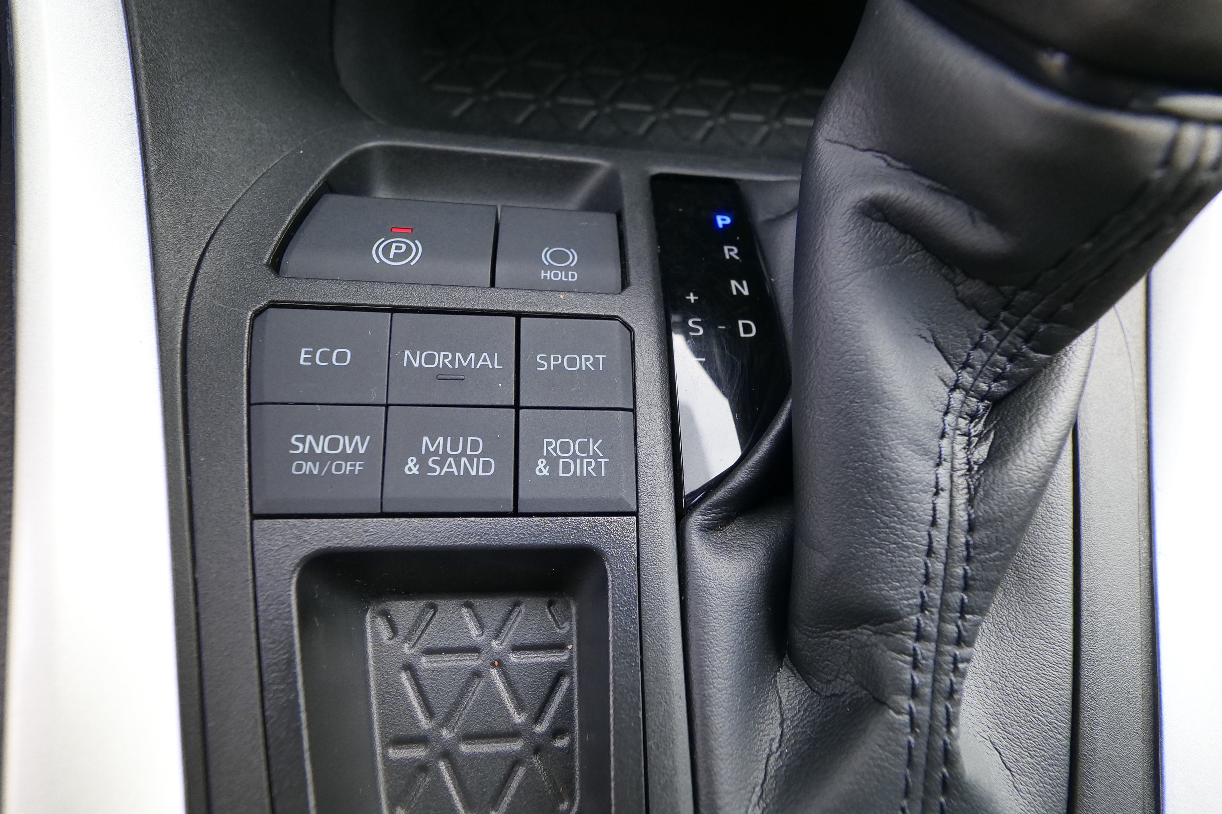 Used 2023 Toyota RAV4 XLE AWD/4WD image 25