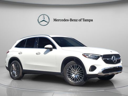 Certified 2025 Mercedes-Benz GLC 300 image 4