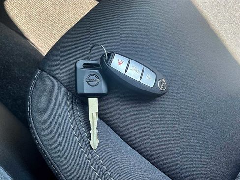 Used 2025 Nissan Frontier SV image 29