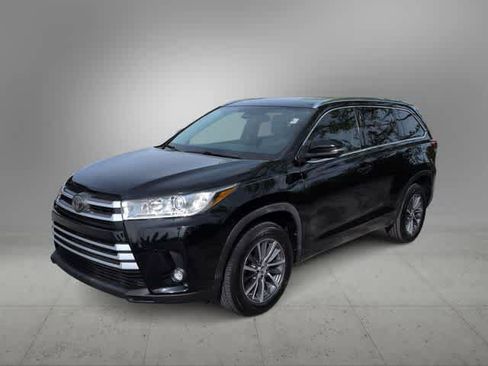 Used 2018 Toyota Highlander XLE FWD image 4