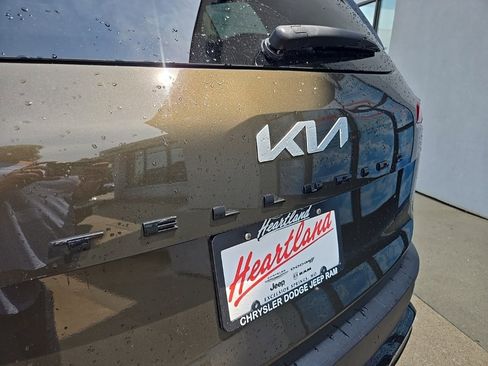 Used 2022 Kia Telluride EX w/ EX Premium Package image 16