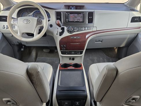 Used 2013 Toyota Sienna XLE w/ Entertainment Pkg FWD image 16