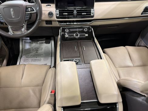 Used 2023 Lincoln Navigator Reserve AWD/4WD image 22