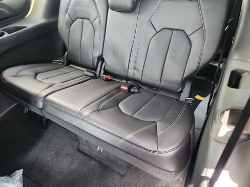 New 2026 Chrysler Pacifica Select AWD/4WD image 29