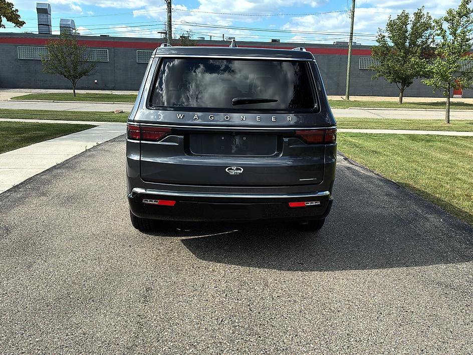 Used 2023 Jeep Wagoneer Series III w/ Preferred Equipment Group RWD image 6