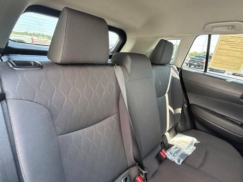 Used 2026 Toyota Corolla Cross LE FWD image 27